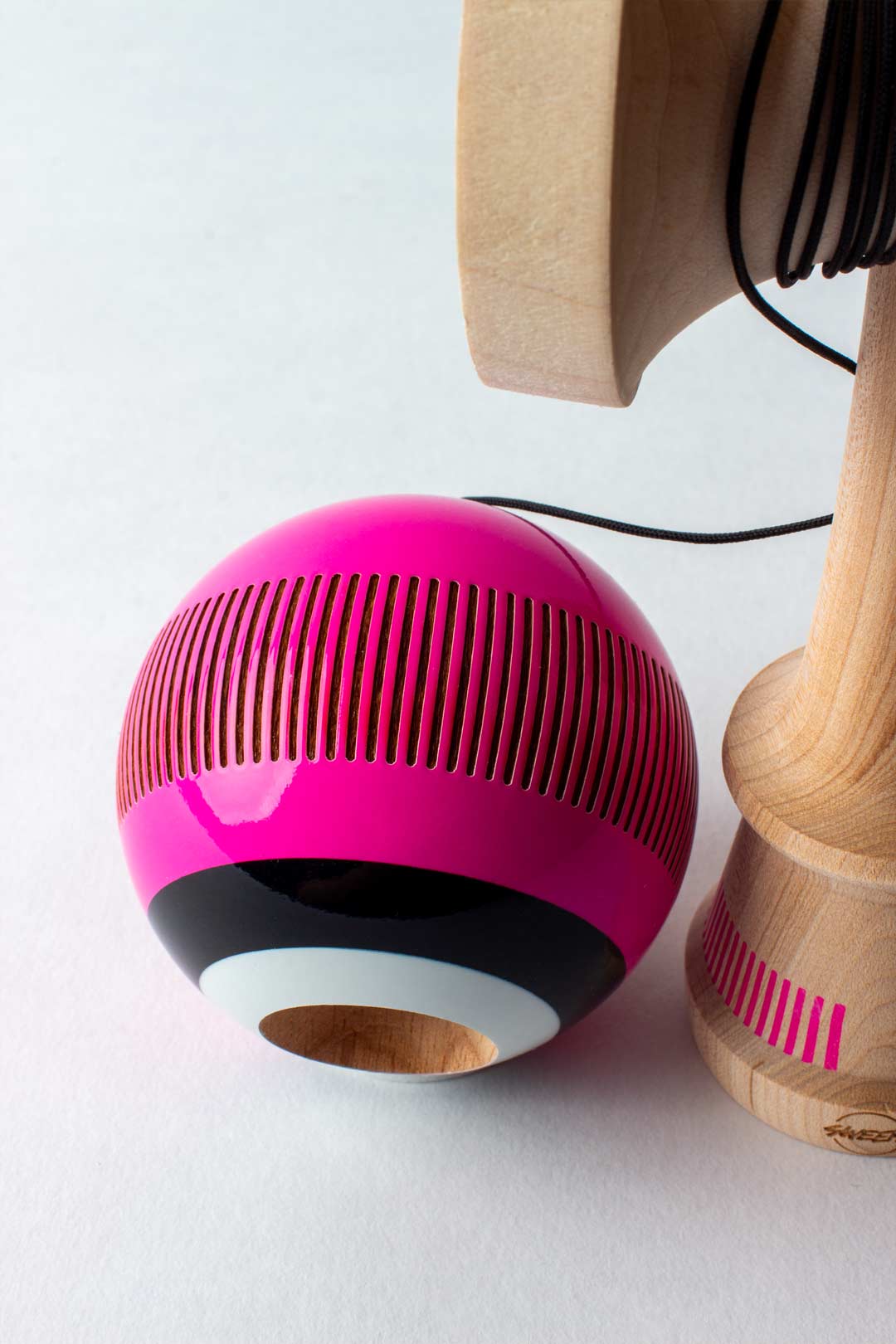 SWEETS KENDAMAS - BROKEN BONES - ELECTRIC PINK - BROKENシェイプ【スティッキー塗装】