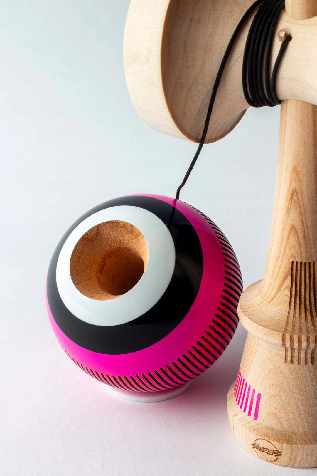 SWEETS KENDAMAS - BROKEN BONES - ELECTRIC PINK - BROKENシェイプ【スティッキー塗装】